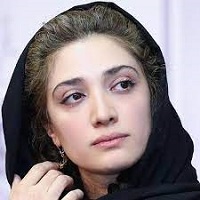 مینا ساداتی 