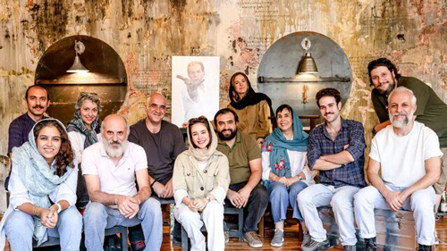 مهدی حسینی نیا در کنار دوستان مهدی حسینی نیا در کنار دوستان