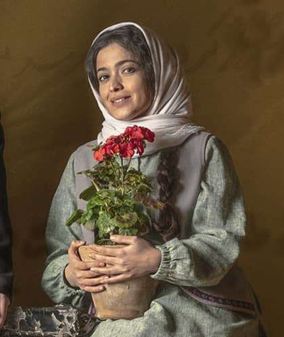 سمانه منیری هنرمند جوان سمانه منیری هنرمند جوان